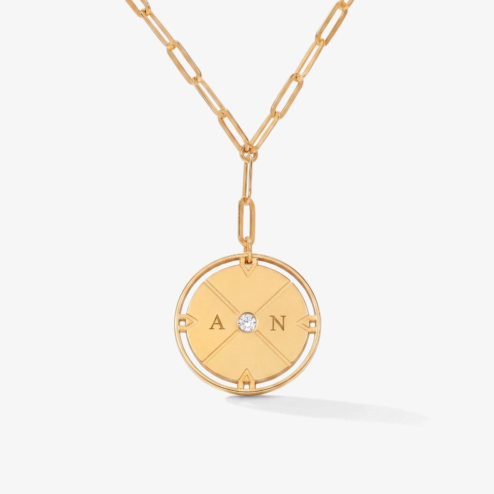 Graverat Kompasshalsband med Diamant