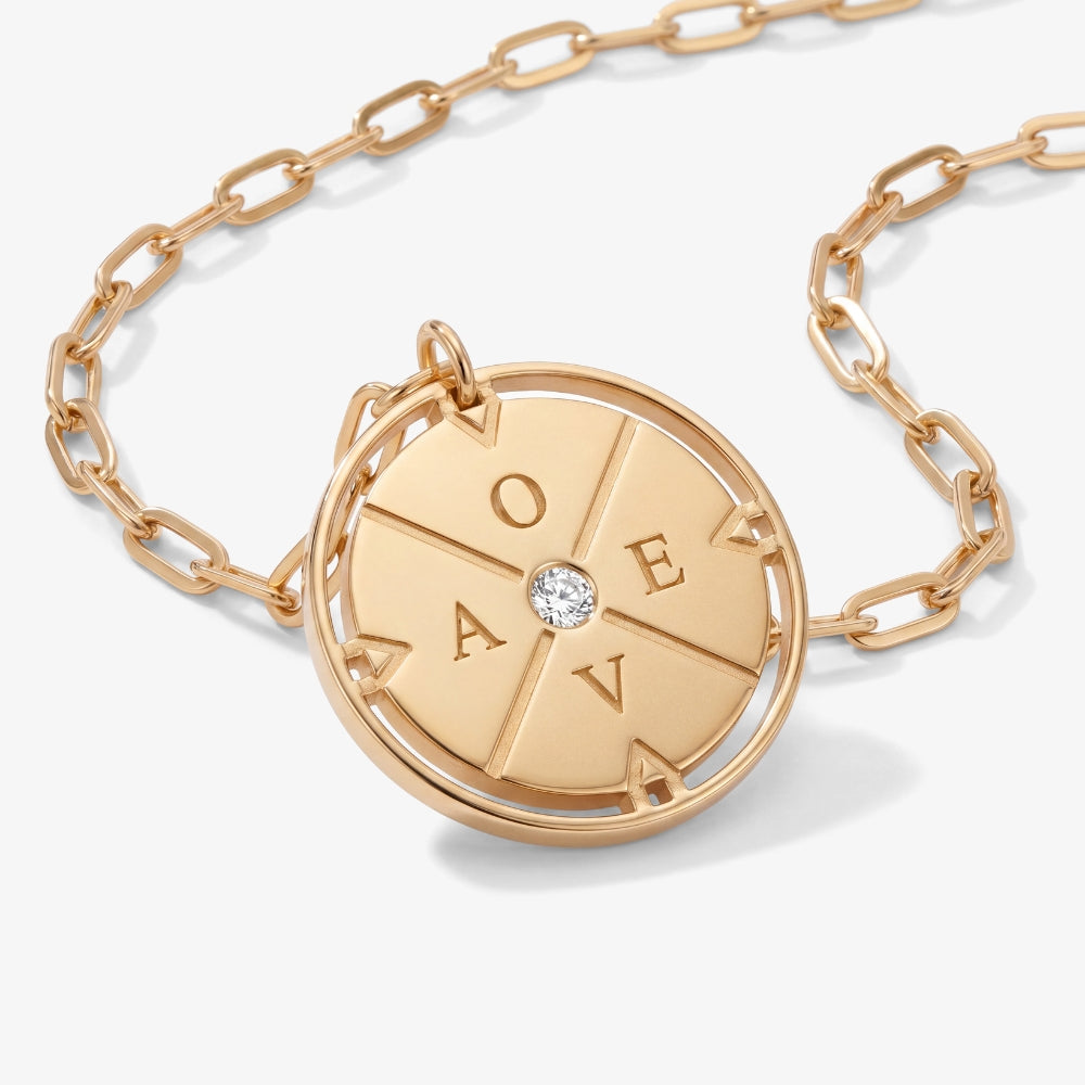 Graverat Kompasshalsband med Diamant