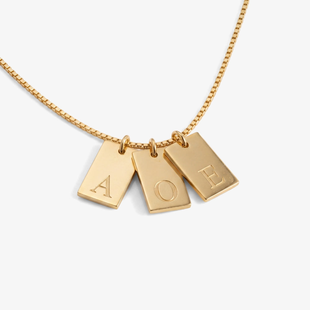 Initialhalsband med Bricka