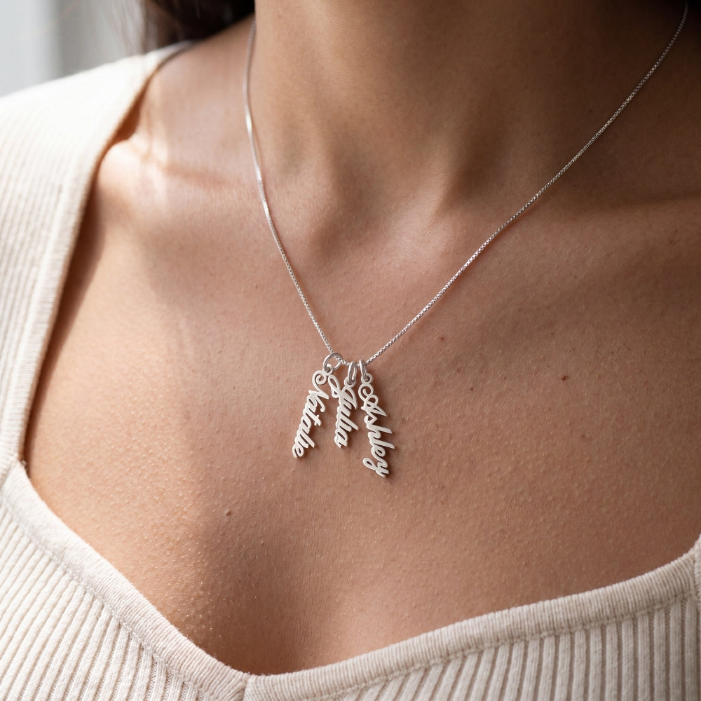 Halsband med Vertikala Namnhänge - Claritas Store