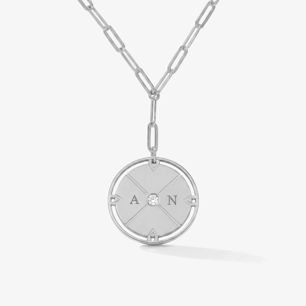 Graverat Kompasshalsband med Diamant