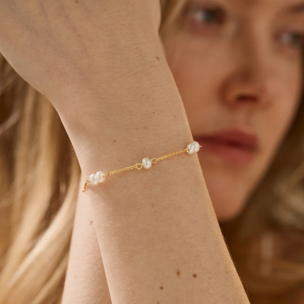 Luna Pearl Bracelet