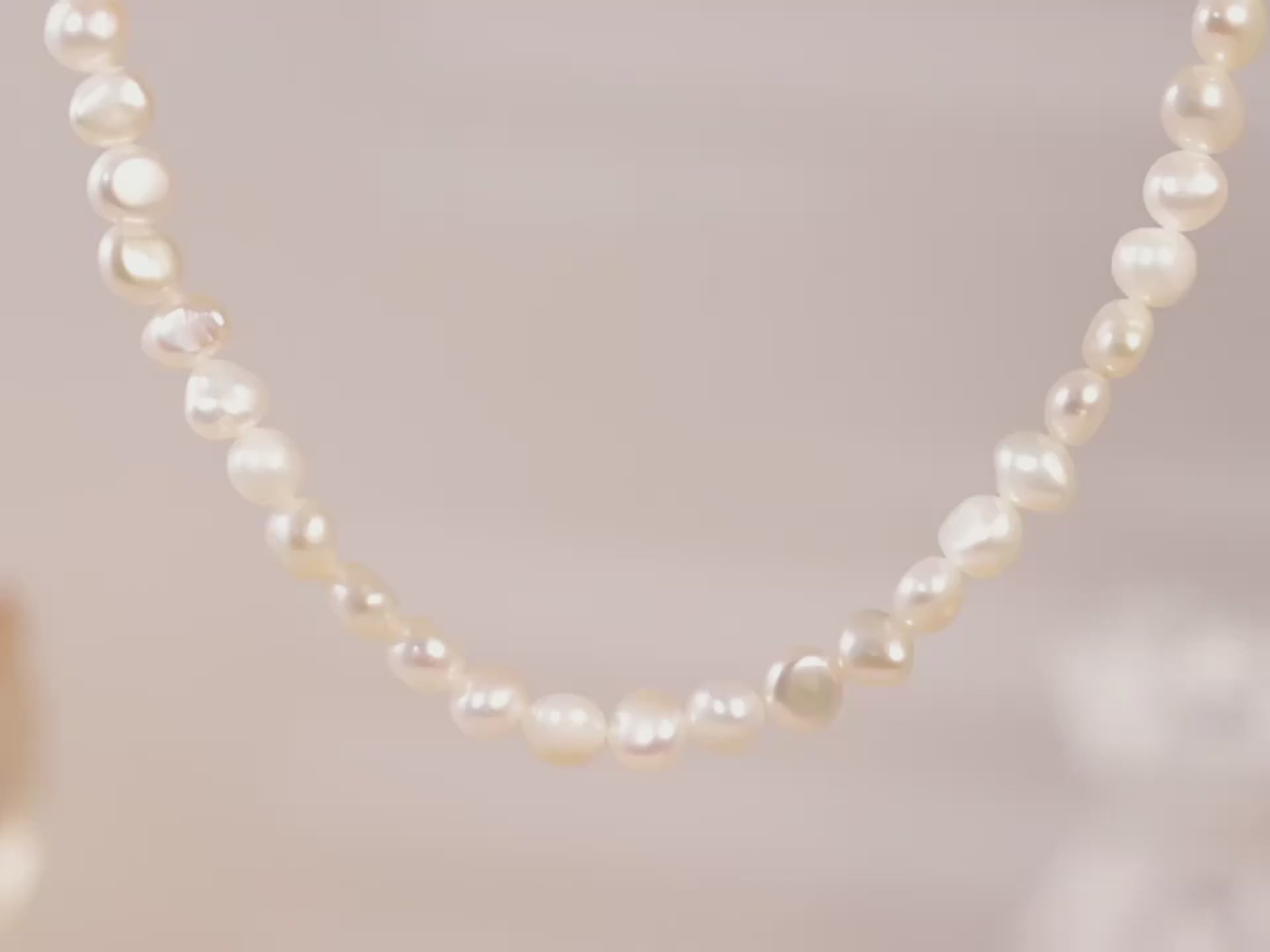Classic Pearl Necklace